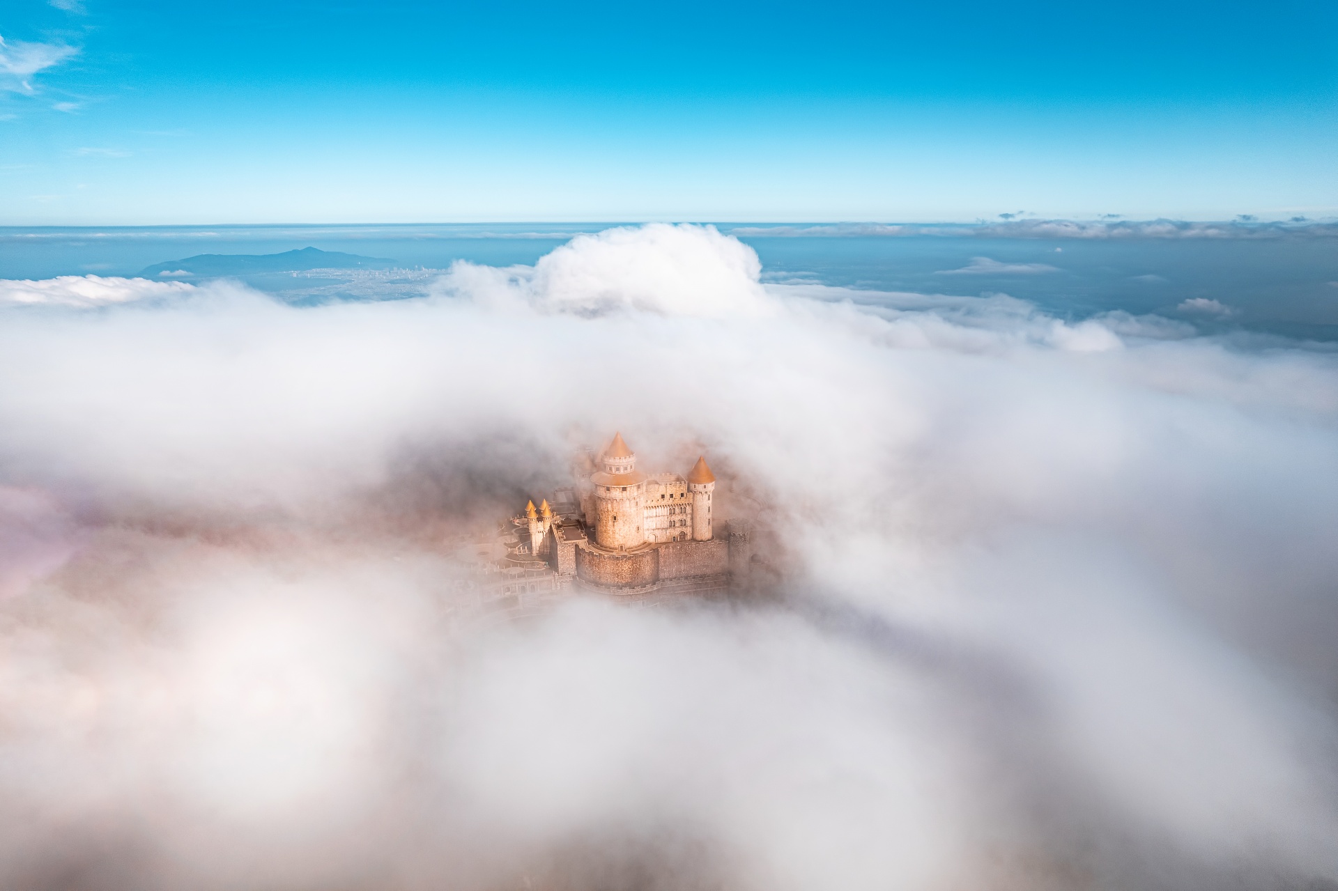 Ngắm biển mây đẹp như cổ tích tại Bà Nà