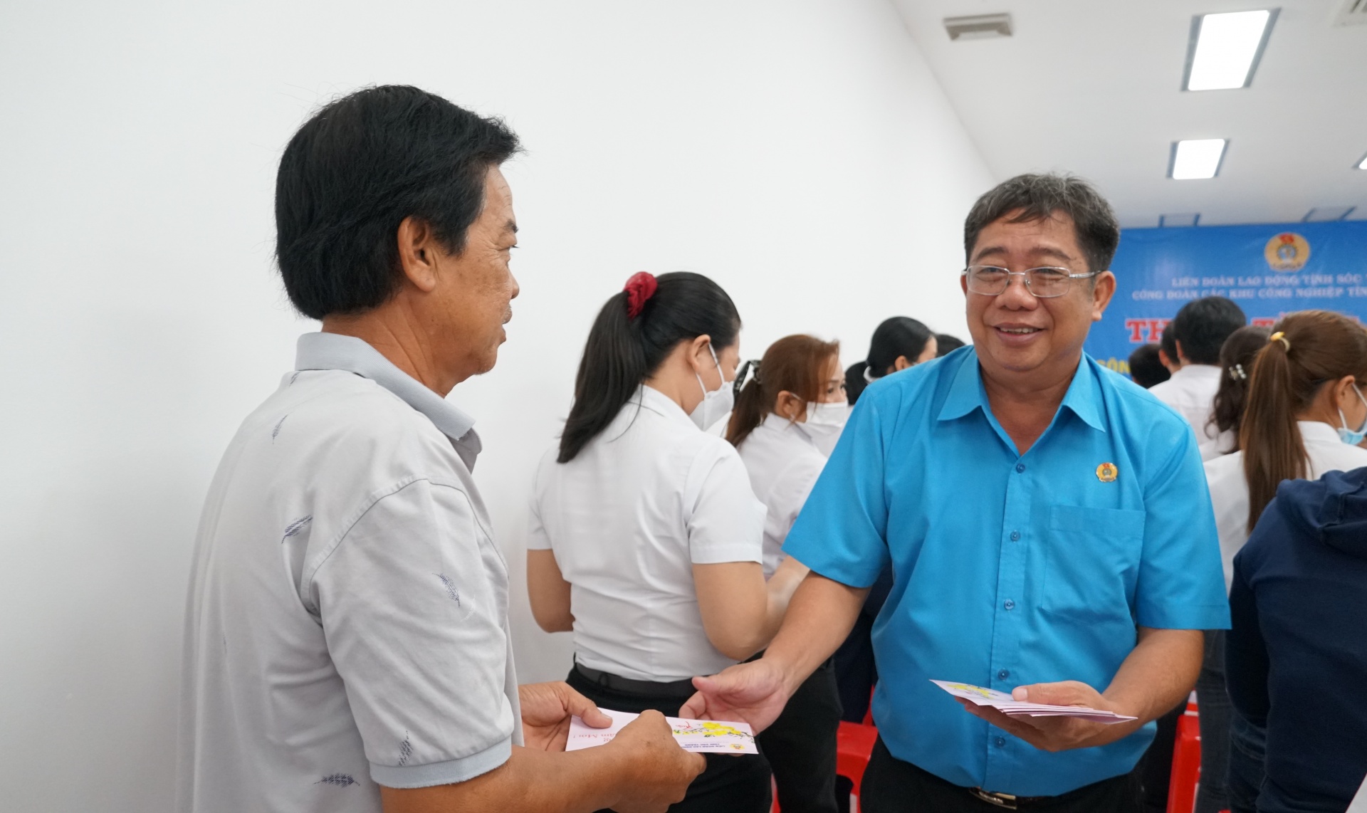 LĐLĐ Sóc Trăng thăm, động viên người lao động trở lại làm việc sau Tết LĐLĐ Sóc Trăng thăm, động viên người lao động trở lại làm việc sau Tết