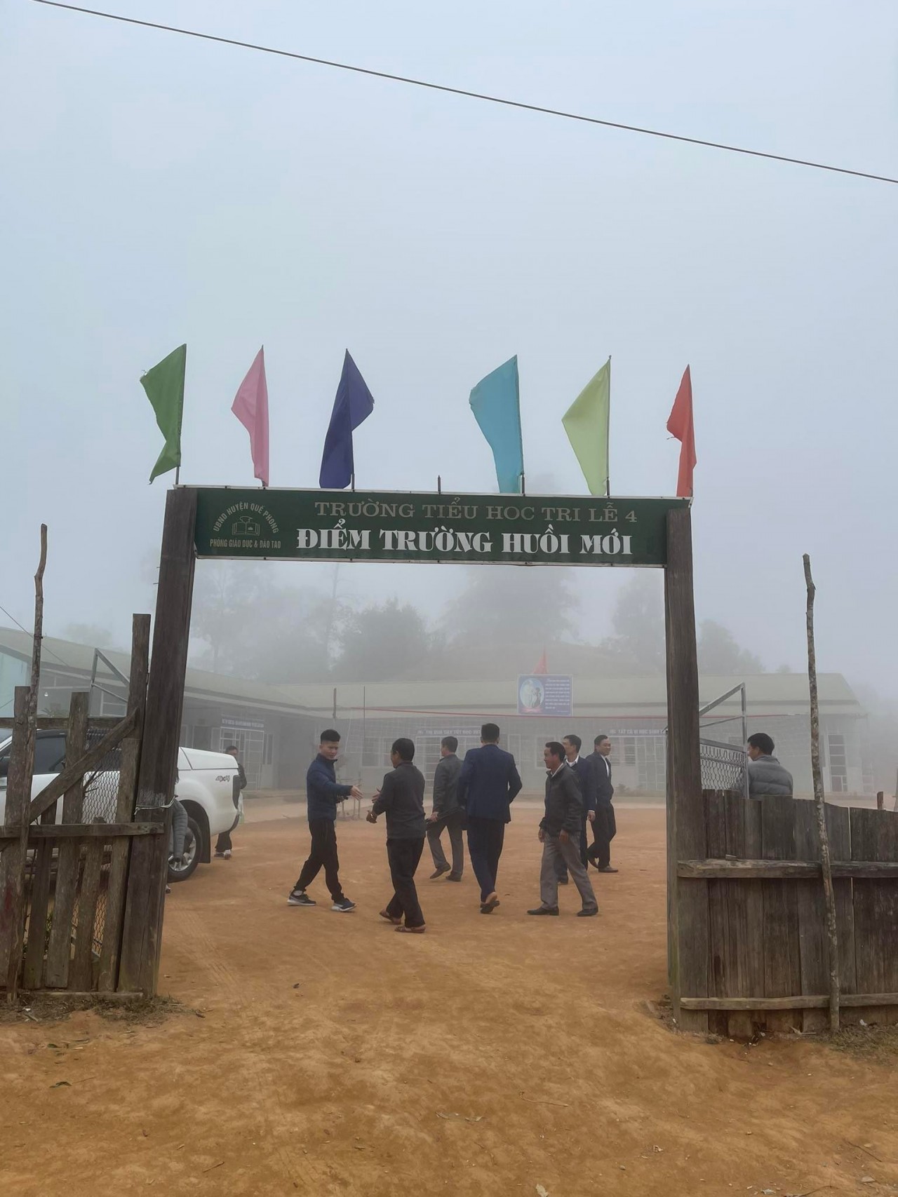 Trao tặng 26 bộ máy tính cho trường Tiểu học Tri Lễ 4 tại chương trình Sưởi ấm bản cao 2023