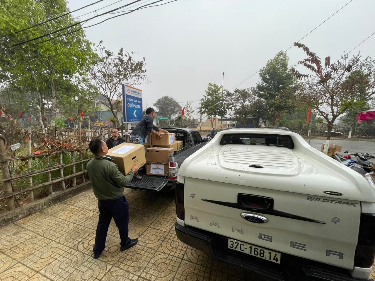 Trao tặng 26 bộ máy tính cho trường Tiểu học Tri Lễ 4 tại chương trình Sưởi ấm bản cao 2023