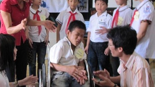 Thăm thẳm đường đến lớp