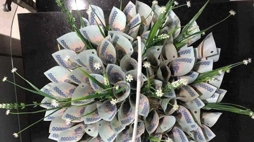 Những bó hoa làm bằng tiền ngày Valentine