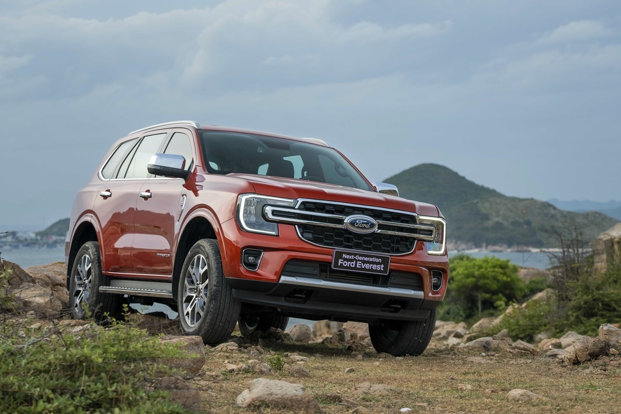 Doanh số Ford Everest tháng 1/2023 hơn gấp đôi Hyundai Santa Fe