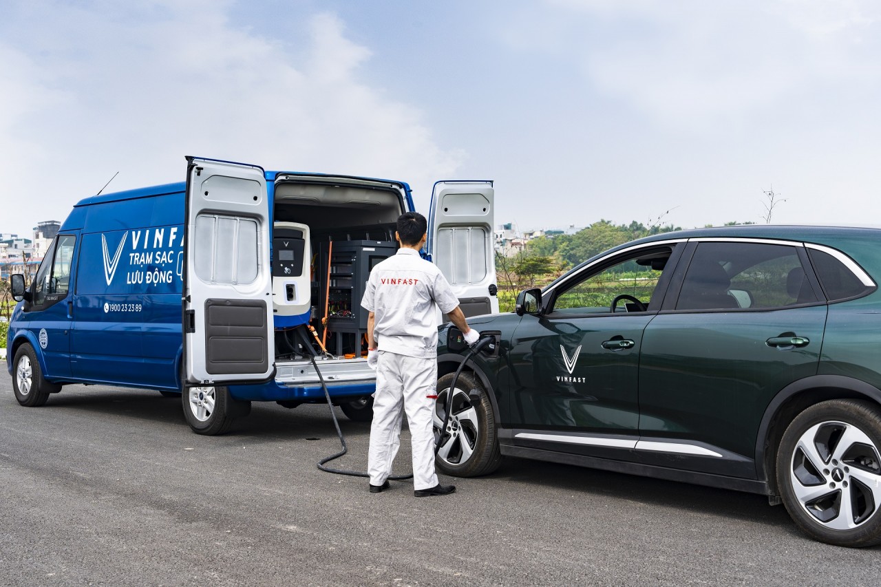 Sạc pin xe điện VinFast lưu động 24/7 trên toàn quốc Sạc pin xe điện VinFast lưu động 24/7 trên toàn quốc