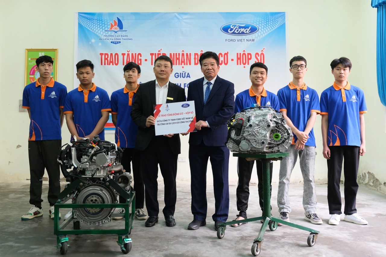 Ford Việt Nam trao tặng động cơ, hộp số và xe mới cho các trường kỹ thuật Ford Việt Nam trao tặng động cơ, hộp số và xe mới cho các trường kỹ thuật