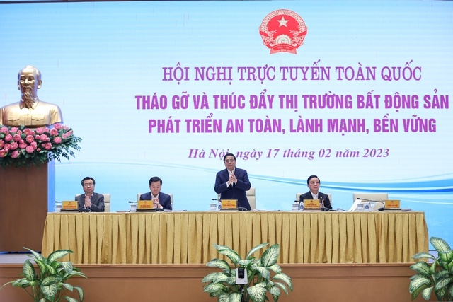 Thủ tướng: Phải tìm điểm cần bằng giữa cung và cầu cho thị trường bất động sản