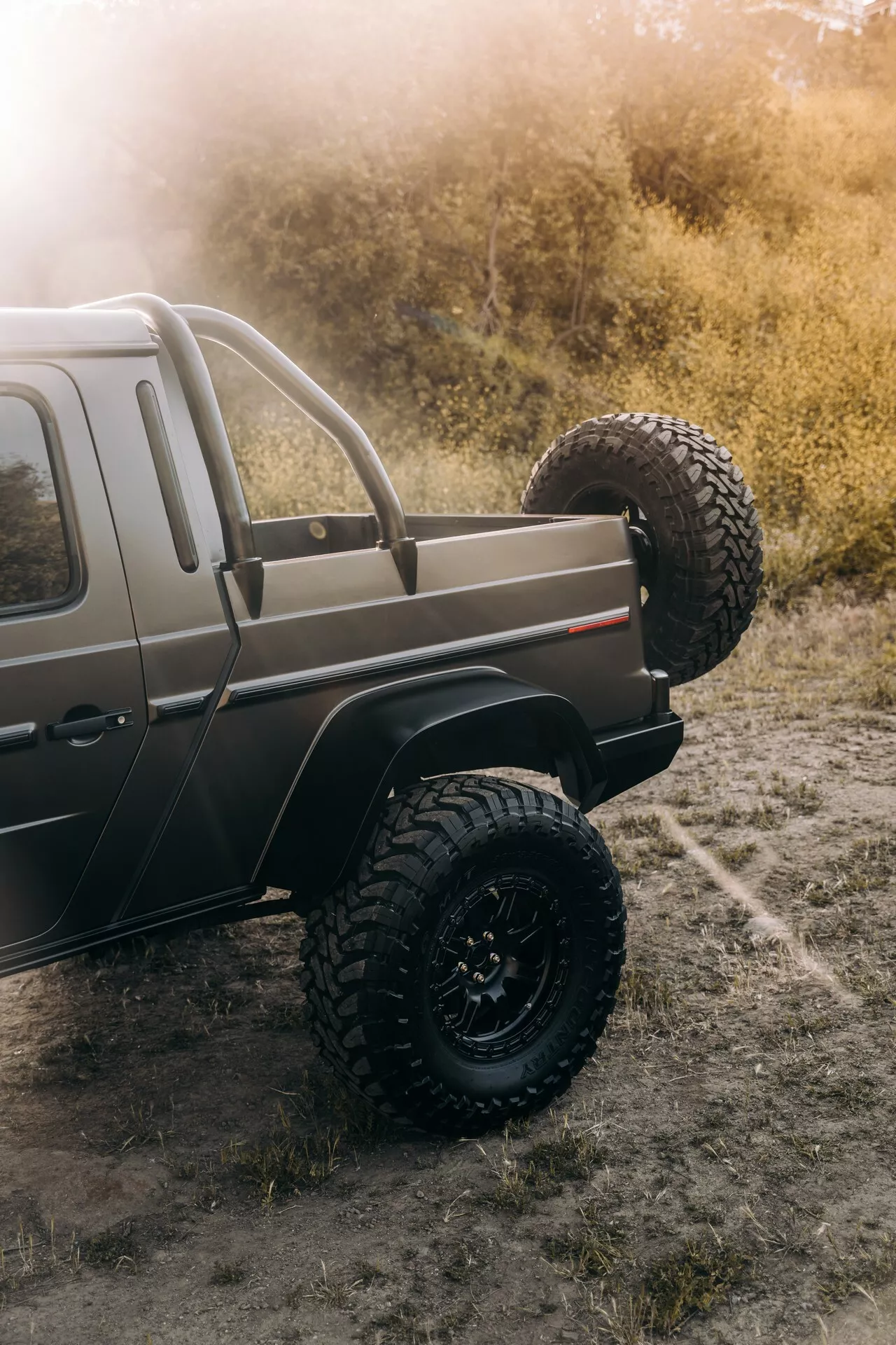 Mất 1.100 giờ để độ Mercedes G-Class thành bán tải Mất 1.100 giờ để độ Mercedes G Class thành bán tải