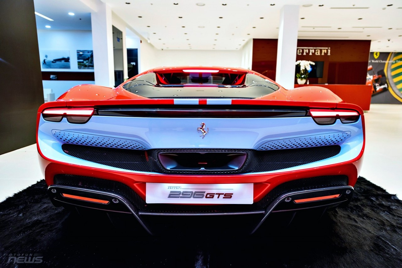 Ferrari 296 GTS có mặt tại Việt Nam, giá từ 23 tỷ đồng