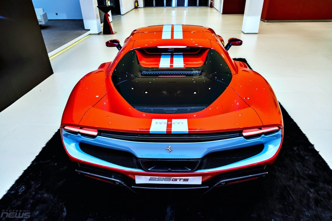 Ferrari 296 GTS có mặt tại Việt Nam, giá từ 23 tỷ đồng