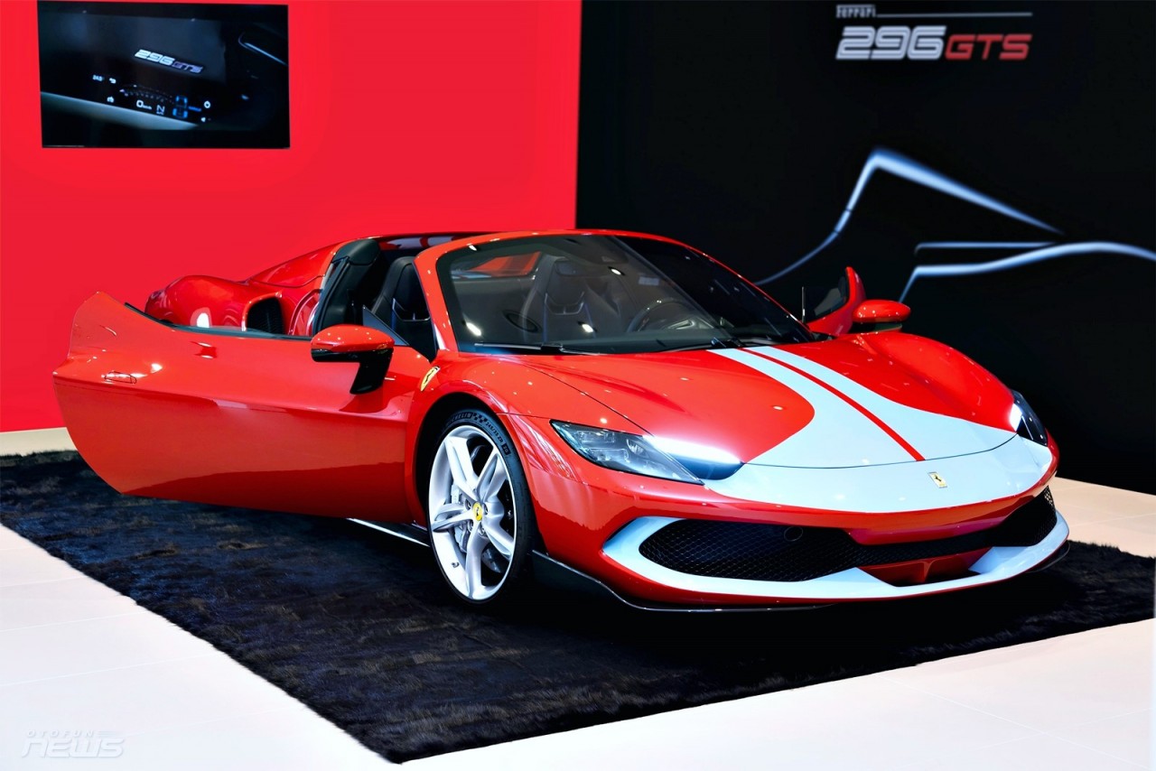 Ferrari 296 GTS có mặt tại Việt Nam, giá từ 23 tỷ đồng