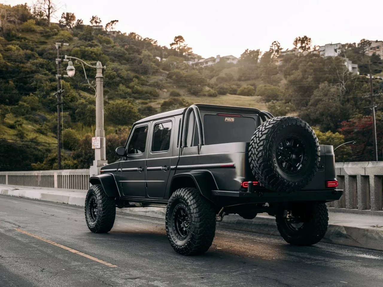 Mất 1.100 giờ để độ Mercedes G-Class thành bán tải Mất 1.100 giờ để độ Mercedes G Class thành bán tải