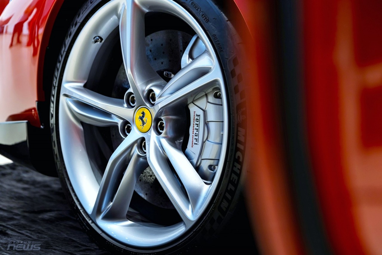 Ferrari 296 GTS có mặt tại Việt Nam, giá từ 23 tỷ đồng