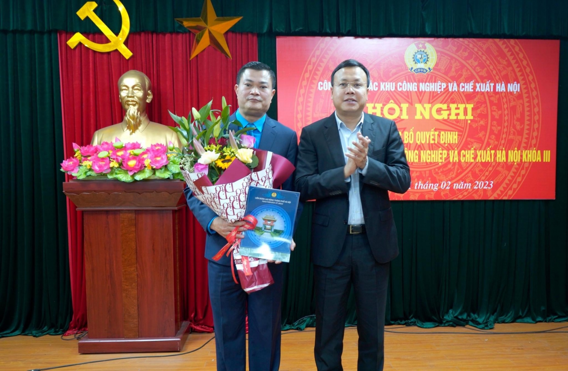 Công bố quyết định Chủ tịch Công đoàn các Khu công nghiệp và chế xuất Hà Nội Công bố quyết định Chủ tịch Công đoàn các Khu công nghiệp và chế xuất Hà Nội