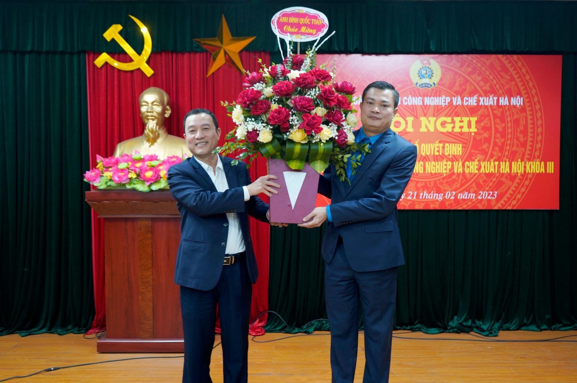 Công bố quyết định Chủ tịch Công đoàn các Khu công nghiệp và chế xuất Hà Nội Công bố quyết định Chủ tịch Công đoàn các Khu công nghiệp và chế xuất Hà Nội