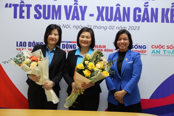 Ấm ấp buổi giao lưu và công bố kết quả cuộc thi video clip "Tết sum vầy, Xuân gắn kết" Ấm ấp buổi giao lưu và công bố kết quả cuộc thi video clip "Tết sum vầy, Xuân gắn kết"