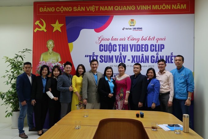 Ấm ấp buổi giao lưu và công bố kết quả cuộc thi video clip "Tết sum vầy, Xuân gắn kết" Ấm ấp buổi giao lưu và công bố kết quả cuộc thi video clip "Tết sum vầy, Xuân gắn kết"