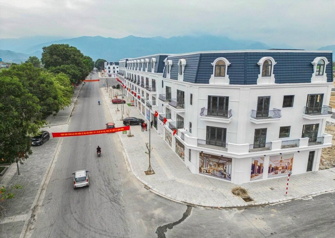 Biệt thự, liền kề giữa núi rừng Tây Bắc hút hàng ngàn khách xếp hàng có gì đặc biệt?