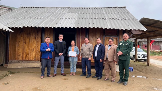 Bàn giao 10 ngôi nhà tình nghĩa cho người dân xã biên giới Na Ngoi Bàn giao 10 ngôi nhà tình nghĩa cho người dân xã biên giới Na Ngoi ảnh 2