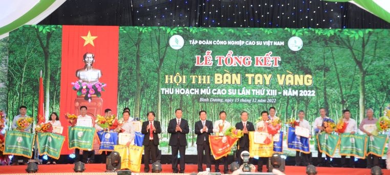 Hội thi Bàn tay vàng ngành Cao su: Chất lượng thợ giỏi ngày càng cao Hội thi Bàn tay vàng ngành Cao su: Chất lượng thợ giỏi ngày càng cao