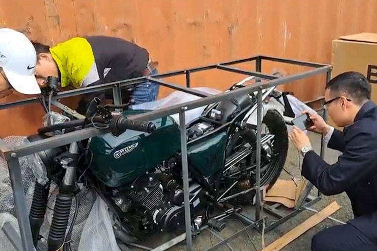 Lô 52 xe Brixton tiền tỷ 'mắc kẹt' tại cảng do nghi ngờ xuất xứ Lô 52 xe Brixton tiền tỷ 'mắc kẹt' tại cảng do nghi ngờ xuất xứ