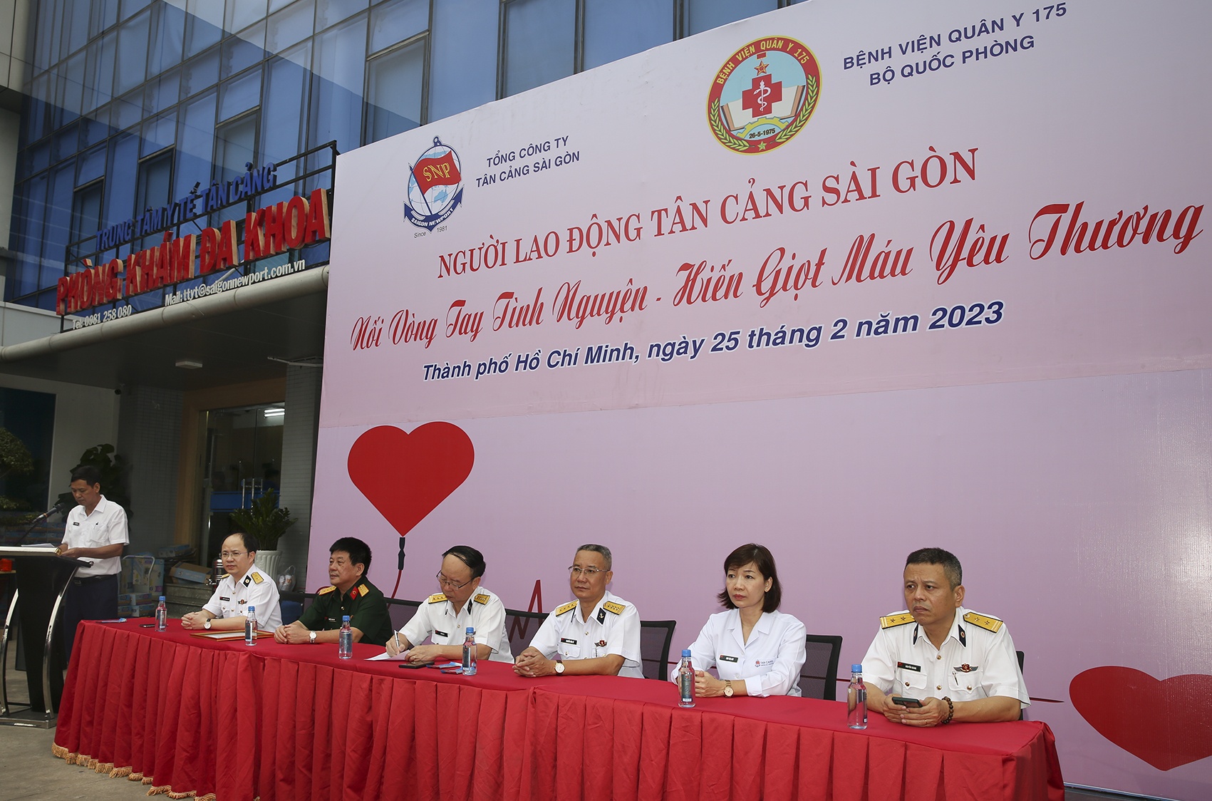 Người lao động Tân cảng Sài Gòn hiến giọt máu yêu thương Người lao động Tân cảng Sài Gòn hiến giọt máu yêu thương