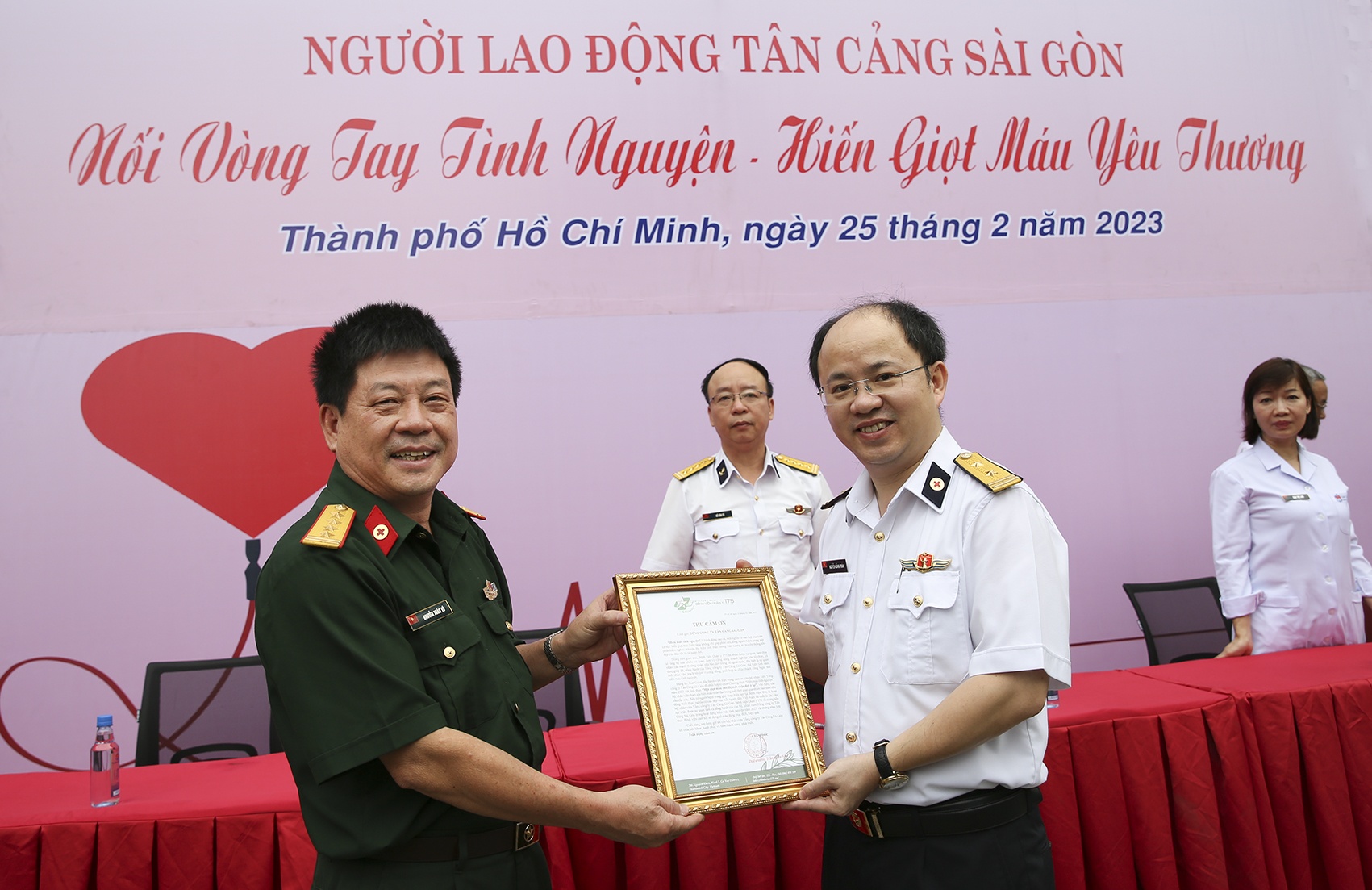 Người lao động Tân cảng Sài Gòn hiến giọt máu yêu thương Người lao động Tân cảng Sài Gòn hiến giọt máu yêu thương