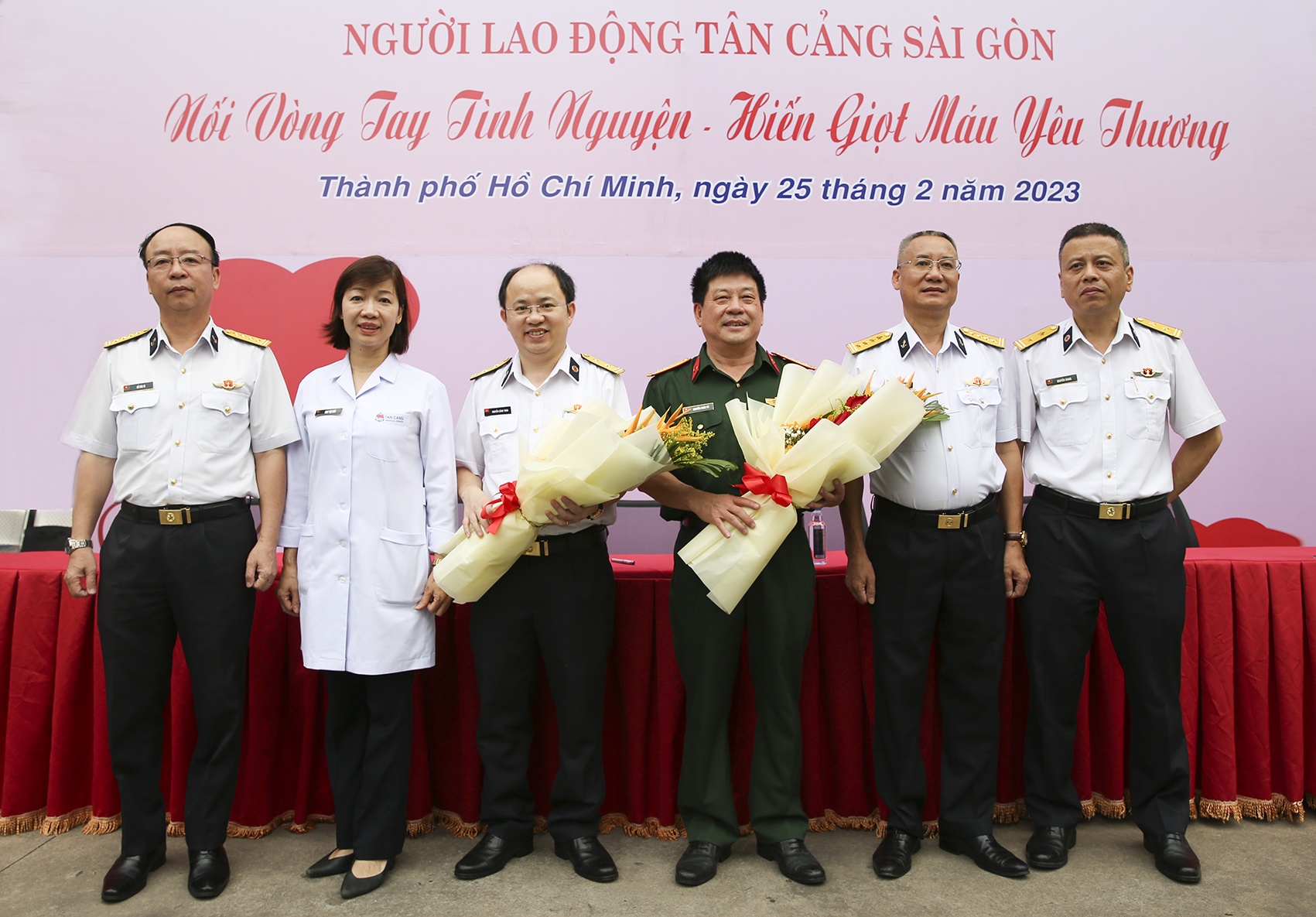 Người lao động Tân cảng Sài Gòn hiến giọt máu yêu thương Người lao động Tân cảng Sài Gòn hiến giọt máu yêu thương