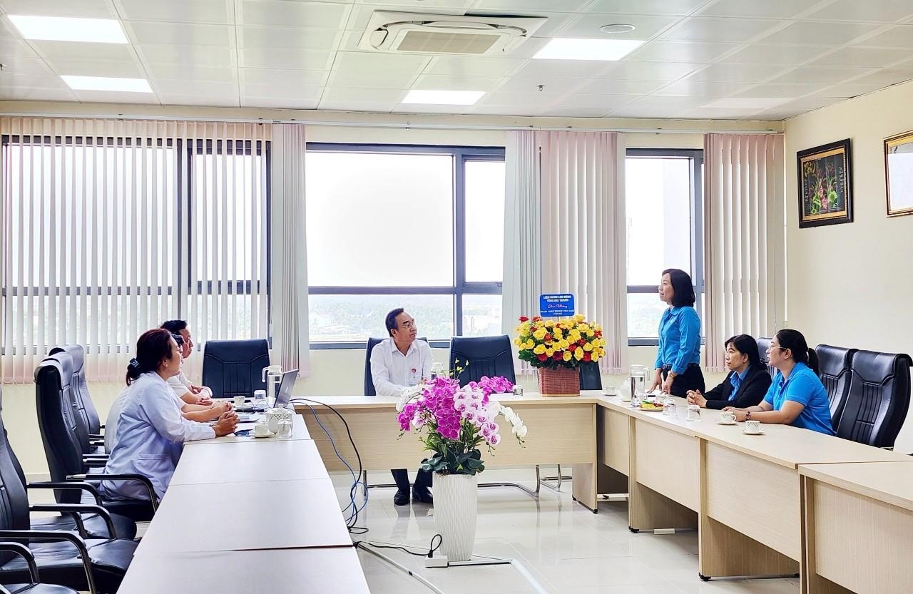 LĐLĐ tỉnh chúc mừng Ngày Thầy thuốc Việt Nam tại Bệnh viên Chuyên khoa Sản Nhi tỉnh Sóc Trăng