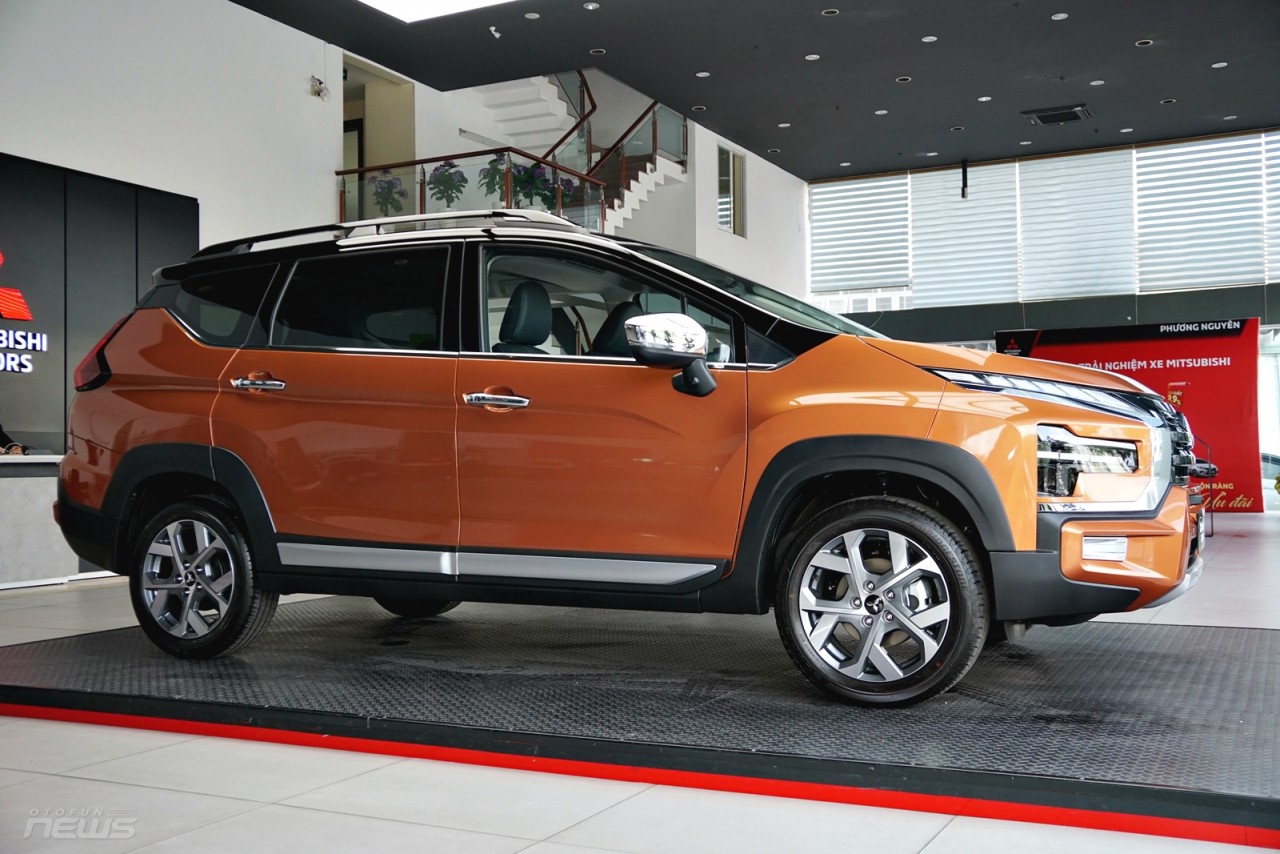 Cùng mức giá 698 triệu, Mitsubishi Xpander Cross khác Toyota Veloz Cross Top ở điểm gì? Cùng mức giá 698 triệu, Mitsubishi Xpander Cross khác Toyota Veloz Cross Top ở điểm gì?