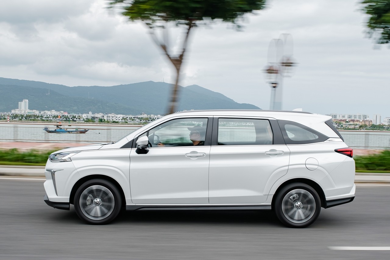 Cùng mức giá 698 triệu, Mitsubishi Xpander Cross khác Toyota Veloz Cross Top ở điểm gì? Cùng mức giá 698 triệu, Mitsubishi Xpander Cross khác Toyota Veloz Cross Top ở điểm gì?