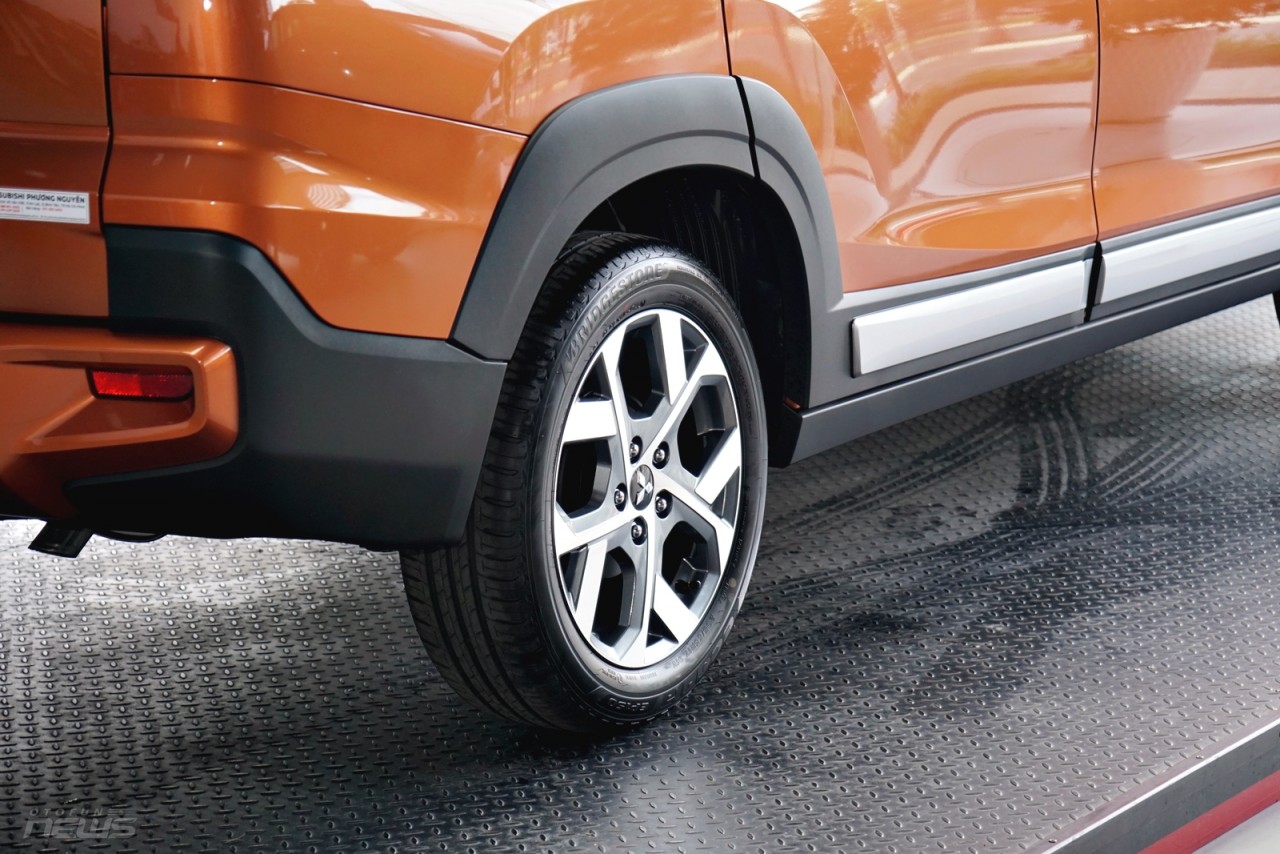 Cận cảnh Mitsubishi Xpander Cross 2023 vừa được ra mắt