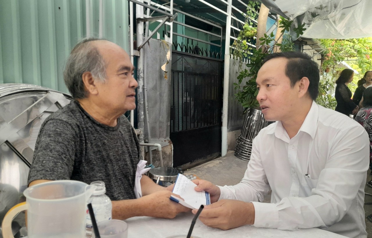 Nhiều công nhân nghèo nhận hỗ trợ từ Nhiều công nhân nghèo nhận hỗ trợ từ