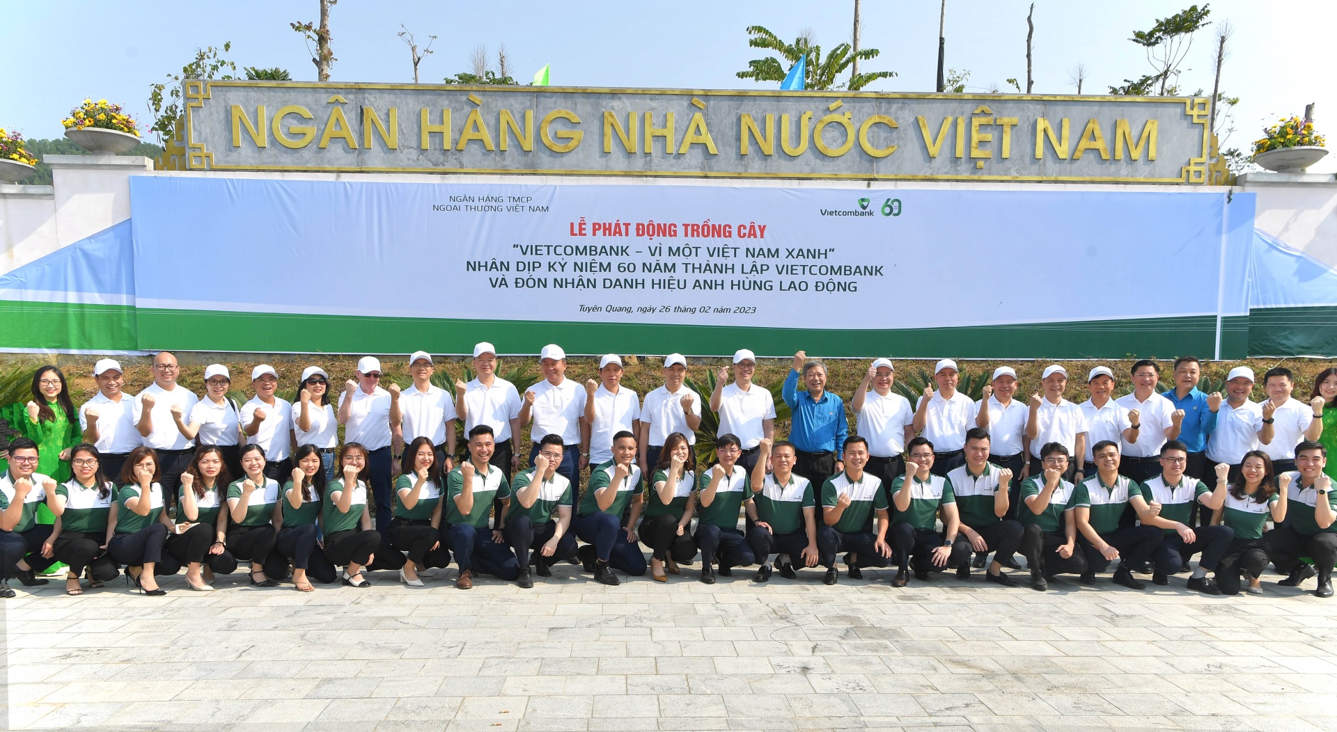 “Vietcombank – Vì một Việt Nam xanh” “Vietcombank – Vì một Việt Nam xanh”