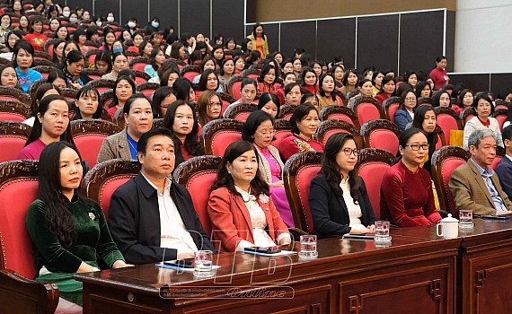 LĐLĐ tỉnh Thái Bình tổ chức chuyên đề bình đẳng giới, người phụ nữ Việt Nam thời đại mới LĐLĐ tỉnh Thái Bình tổ chức chuyên đề bình đẳng giới, người phụ nữ Việt Nam thời đại mới