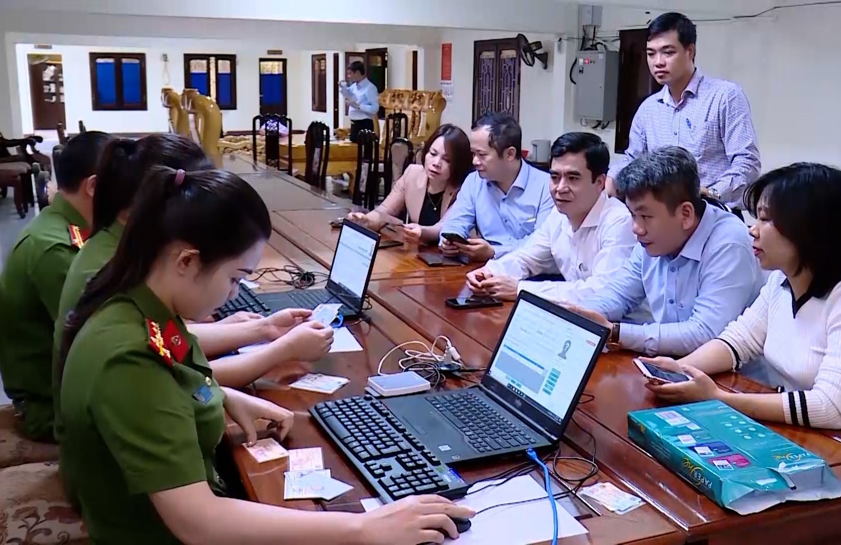 Chấn chỉnh bỏ sổ hộ khẩu: Không được làm ảnh hưởng đến người dân dù chỉ một giờ