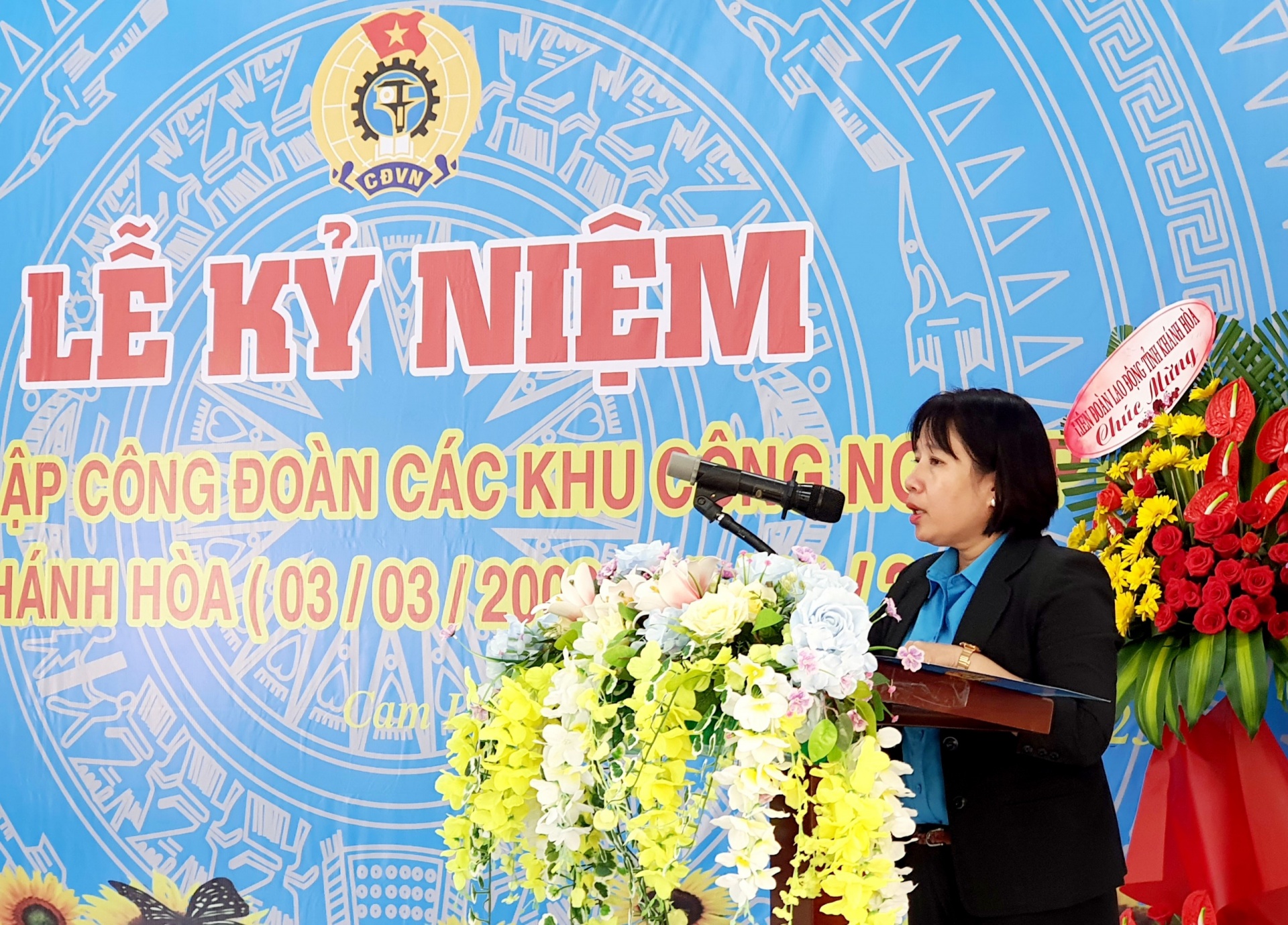 20 năm sát cánh với đoàn viên, NLĐ để xây dựng công đoàn vững mạnh 20 năm sát cánh với đoàn viên, NLĐ để xây dựng công đoàn vững mạnh