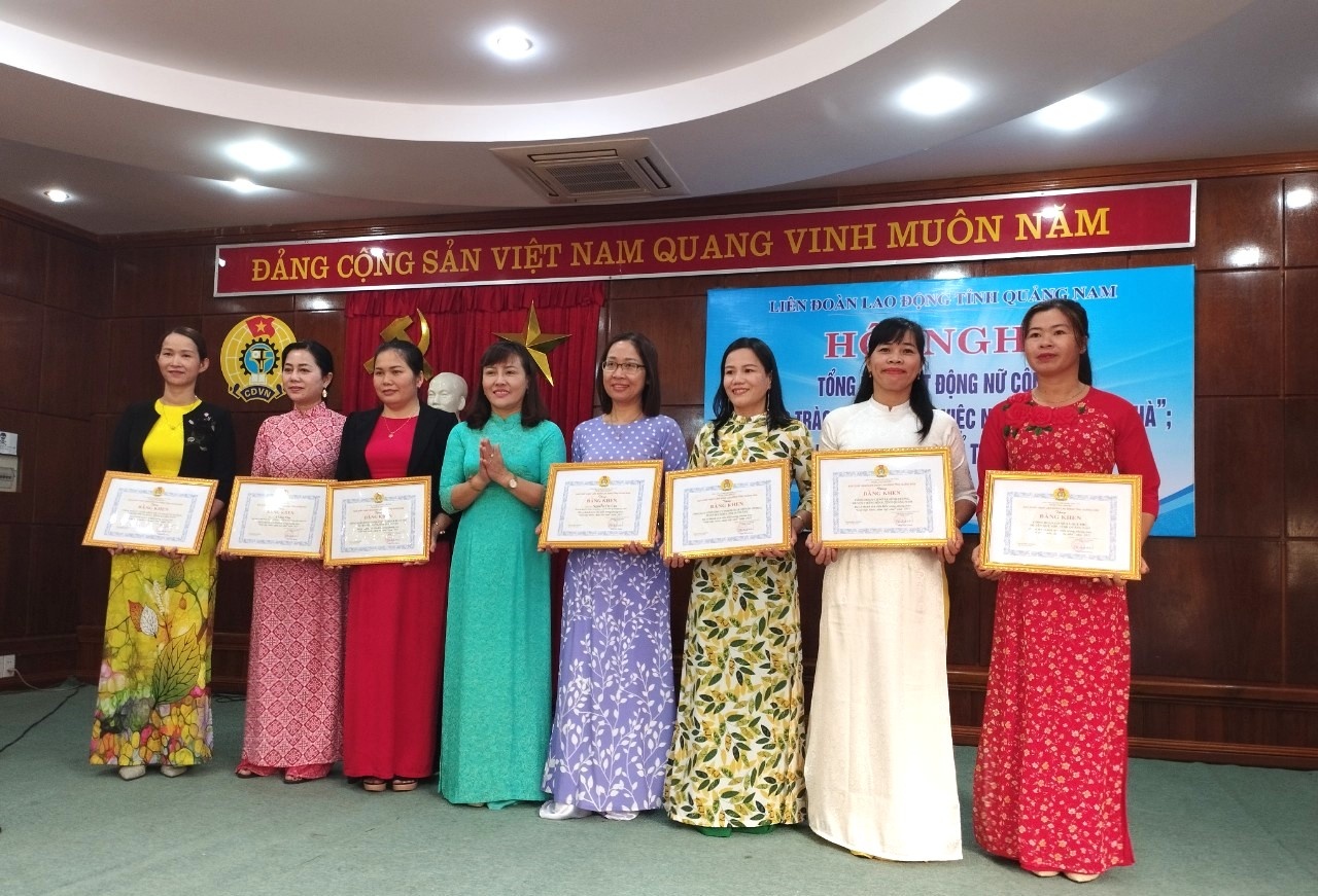 LĐLĐ tỉnh Quảng Nam: Hỗ trợ gần 500 triệu đồng xây dựng 12 mái ấm cho nữ công nhân LĐLĐ tỉnh Quảng Nam: Hỗ trợ gần 500 triệu đồng xây dựng 12 mái ấm cho nữ công nhân