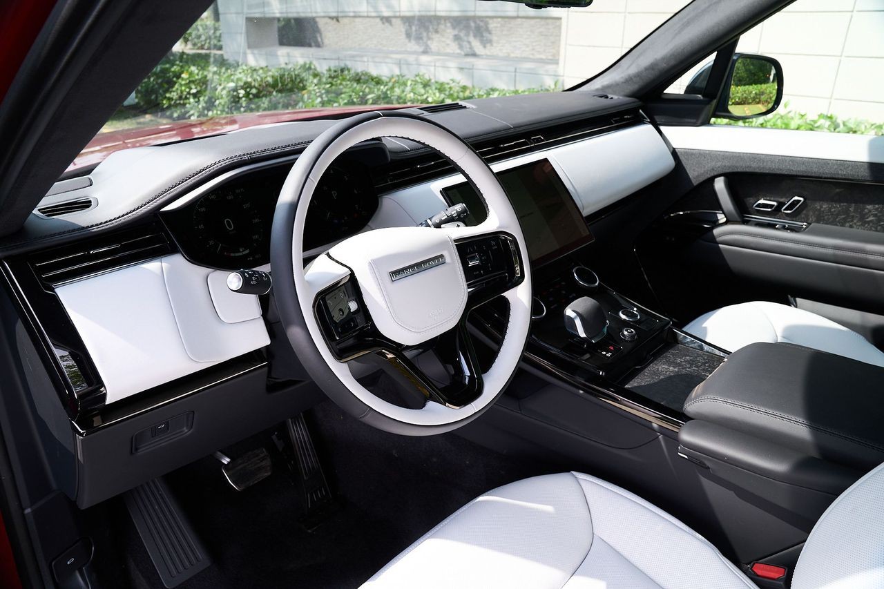 Cận cảnh Range Rover Sport First Edition vừa ra mắt tại Việt Nam