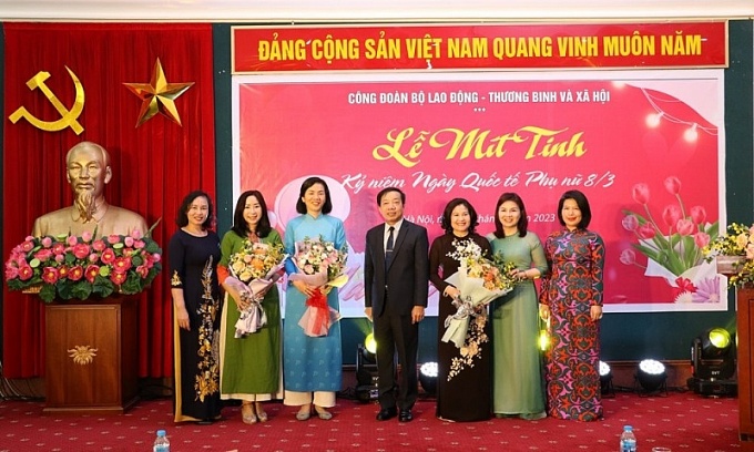 Nữ đoàn viên Bộ LĐ-TB & XH nỗ lực, sáng tạo, hoàn thành nhiệm vụ