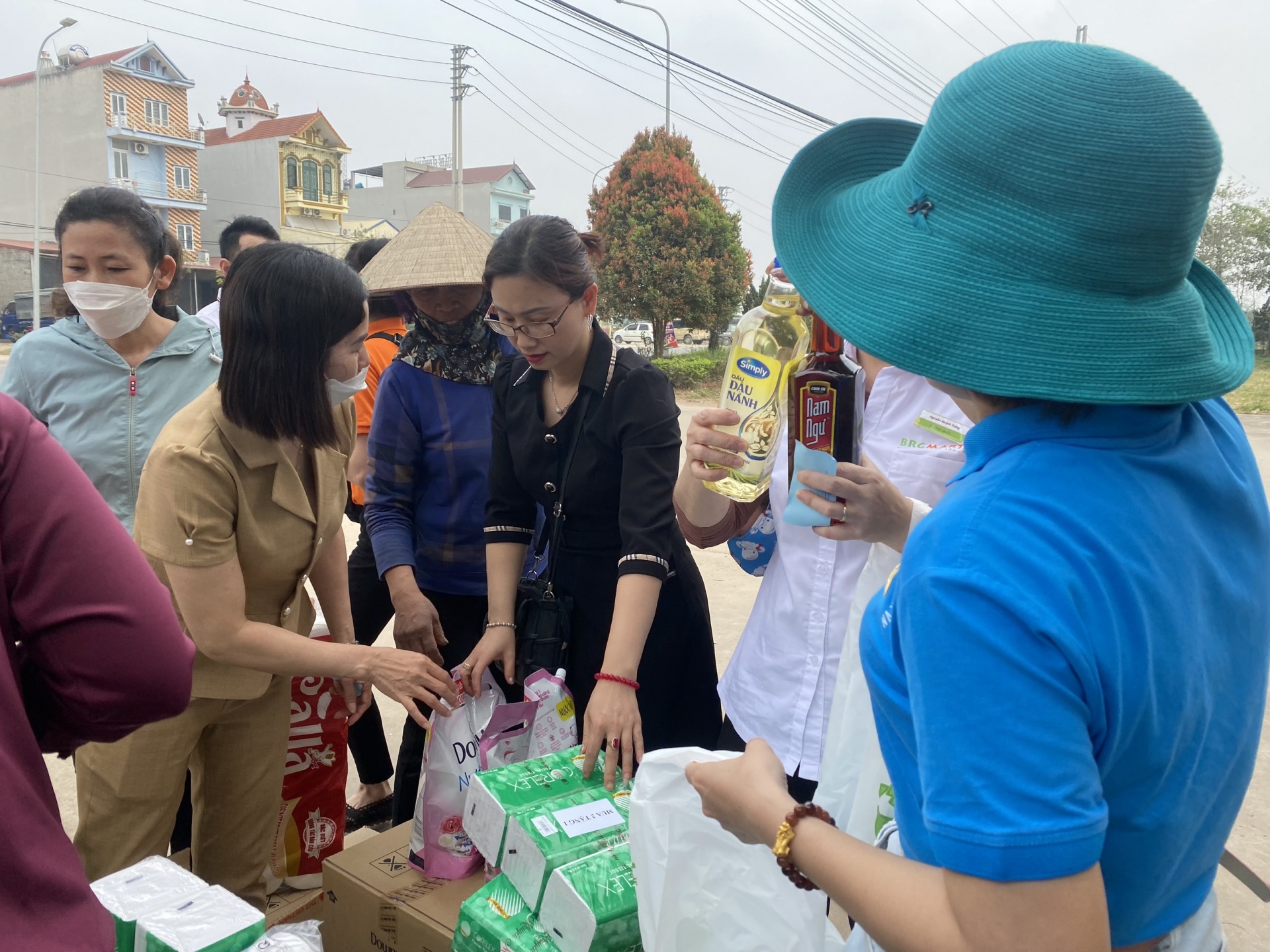 Xe “Siêu thị đoàn viên Công đoàn” đến với người lao động ngành Dệt may Xe “Siêu thị đoàn viên Công đoàn” đến với người lao động ngành Dệt may