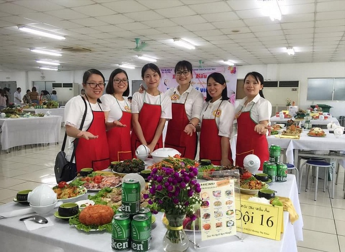 "Chiếc tủ nghĩa tình" - Ấm tình đoàn kết, sẻ chia của người lao động "Chiếc tủ nghĩa tình" - Ấm tình đoàn kết, sẻ chia của người lao động