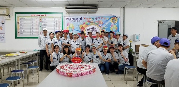 "Chiếc tủ nghĩa tình" - Ấm tình đoàn kết, sẻ chia của người lao động "Chiếc tủ nghĩa tình" - Ấm tình đoàn kết, sẻ chia của người lao động