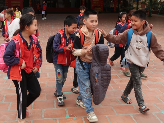 Tương lai gập ghềnh của một con công nhân mồ côi mẹ