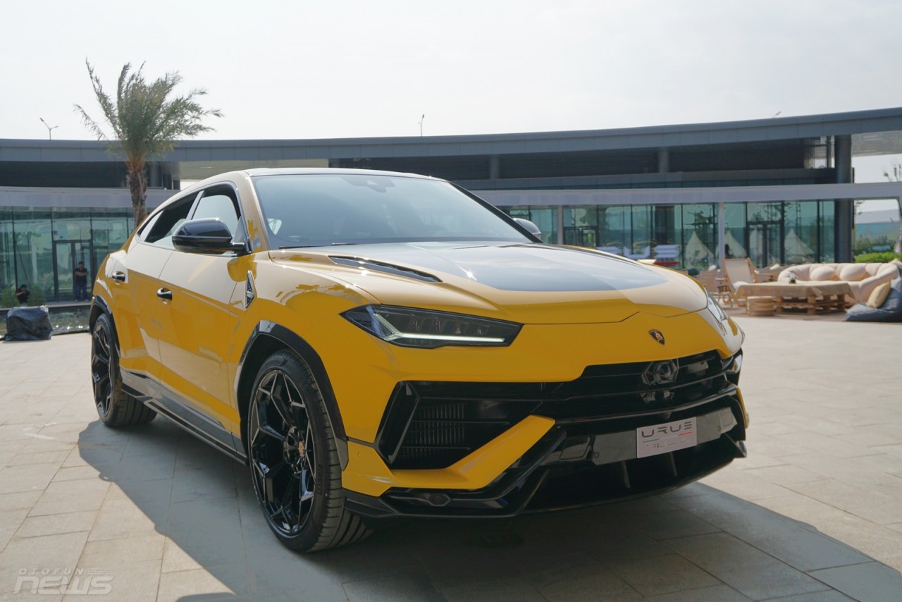 Lamborghini Urus Performante chính hãng có giá 16,5 tỷ đồng