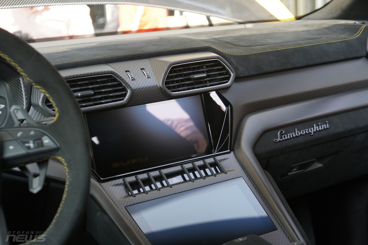 Lamborghini Urus Performante chính hãng có giá 16,5 tỷ đồng