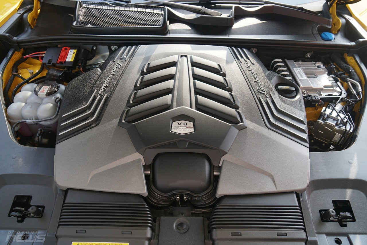 Lamborghini Urus Performante chính hãng có giá 16,5 tỷ đồng