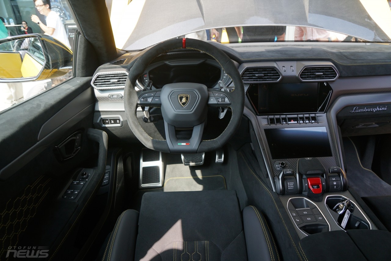 Lamborghini Urus Performante chính hãng có giá 16,5 tỷ đồng