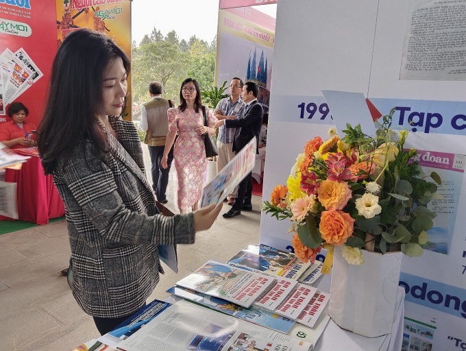 Bạn đọc trân quý từng ấn phẩm Tạp chí Lao động và Công đoàn tại Hội báo toàn quốc 2023