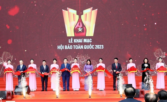 Bạn đọc trân quý từng ấn phẩm Tạp chí Lao động và Công đoàn tại Hội báo Toàn quốc 2023