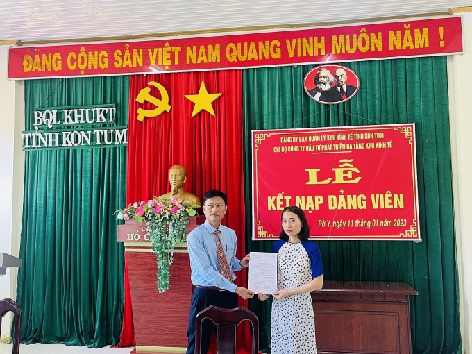 Phát triển đội ngũ công nhân trong doanh nghiệp ở miền Trung - Tây Nguyên hiện nay Phát triển đội ngũ công nhân trong doanh nghiệp ở miền Trung - Tây Nguyên hiện nay